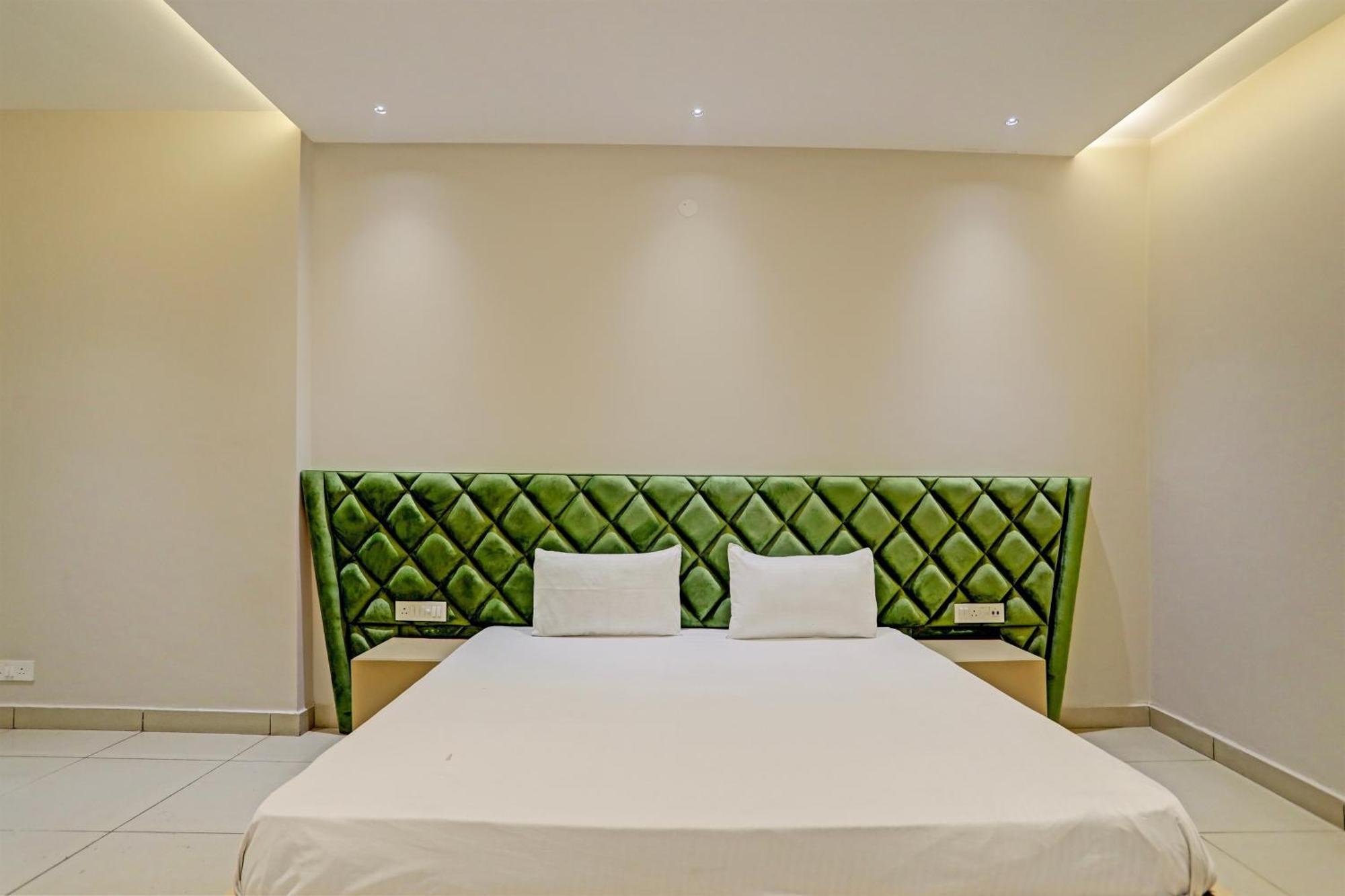 Hotel O Miraas Hotel And Banquet Hall Лудхиана Экстерьер фото