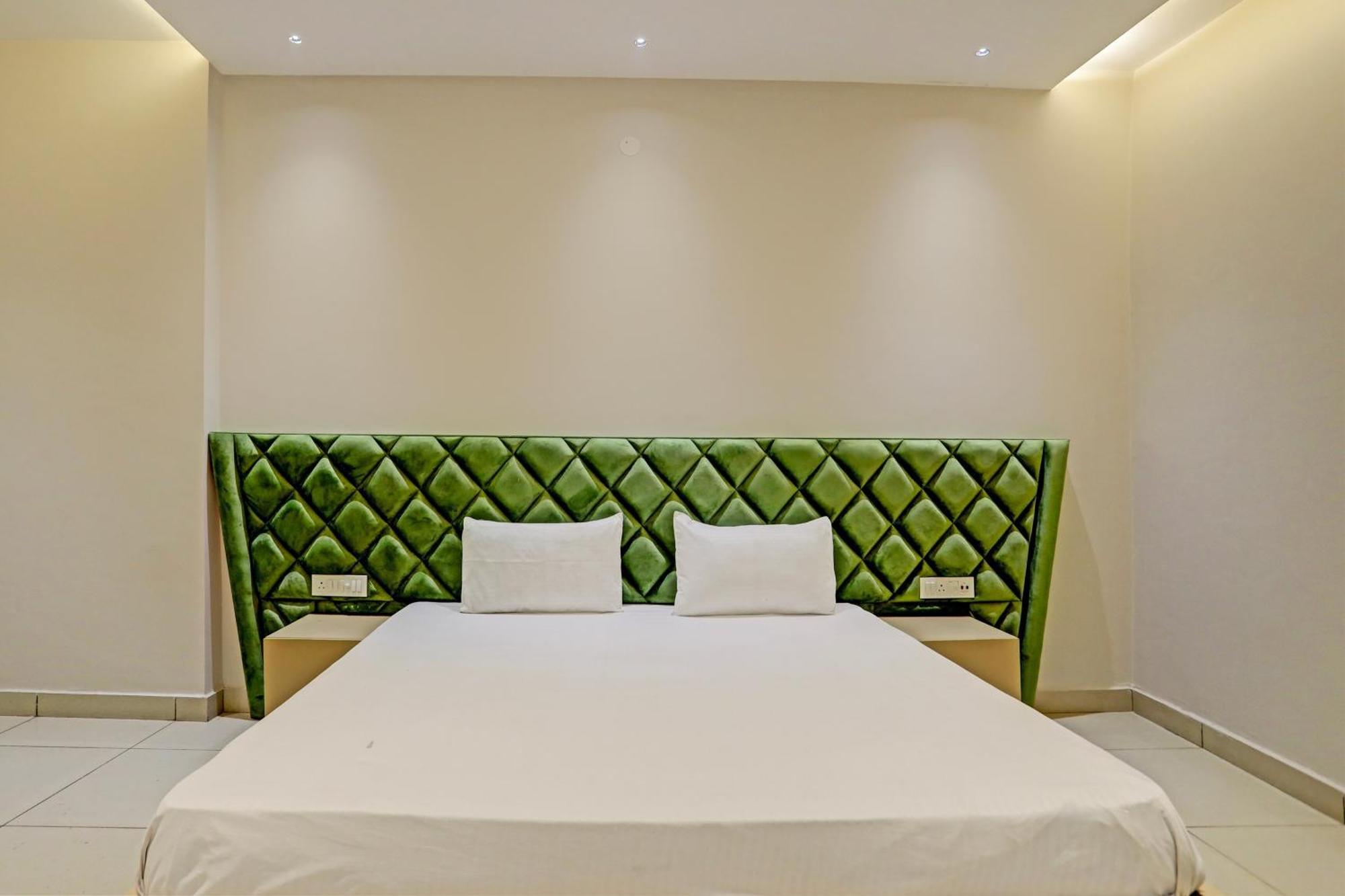 Hotel O Miraas Hotel And Banquet Hall Лудхиана Экстерьер фото